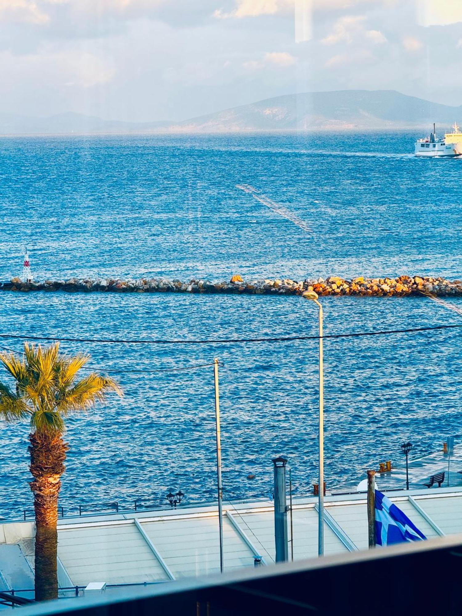 Апартаменти Blue Horizon Gem On The Port Рафіна Екстер'єр фото